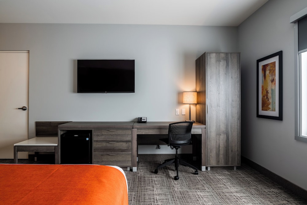 Amsterdam Inn & Suites, an Ascend Collection Hotel, Photo 5