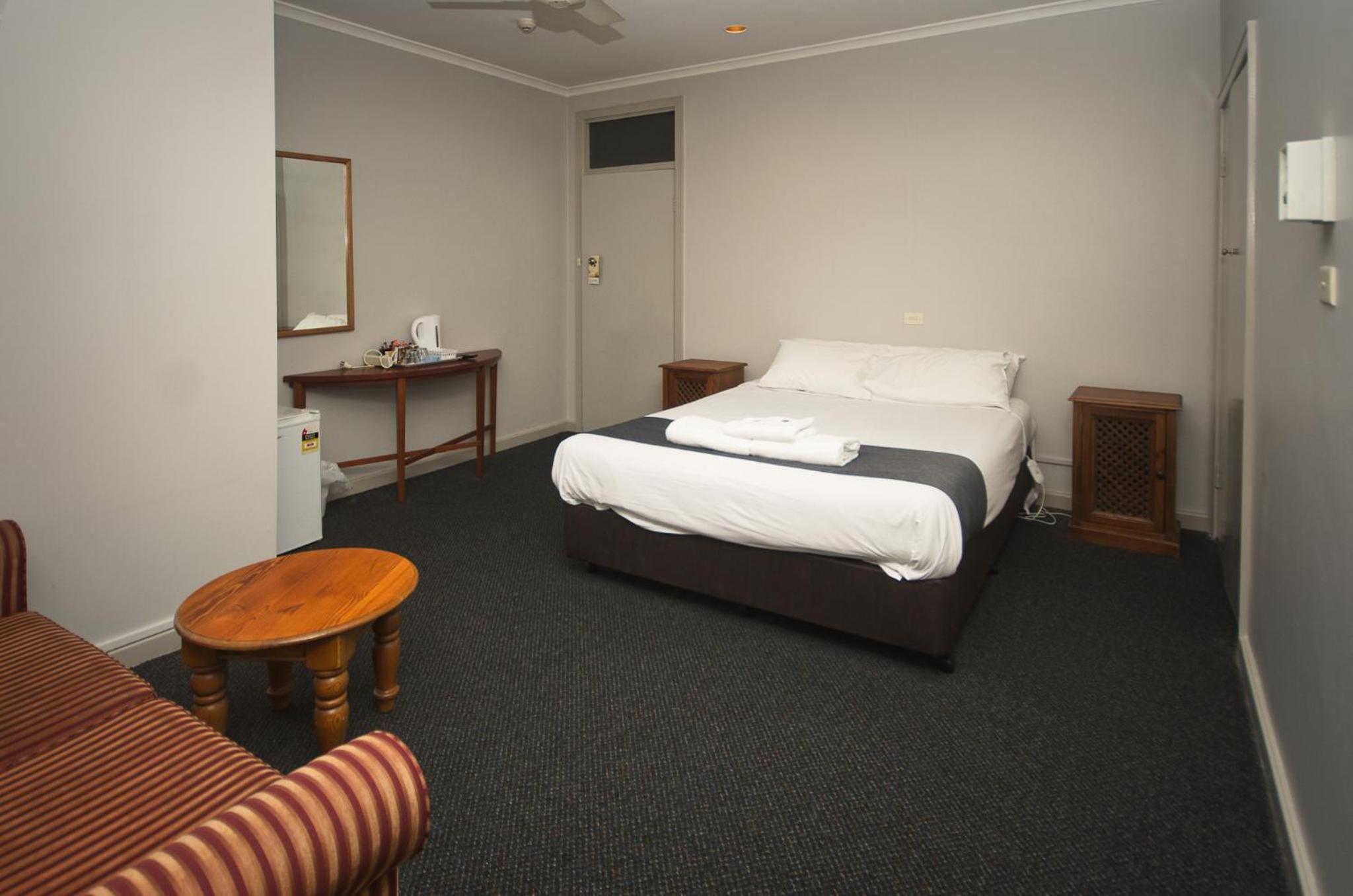Standard Queen Room with Ensuite - Photo 4