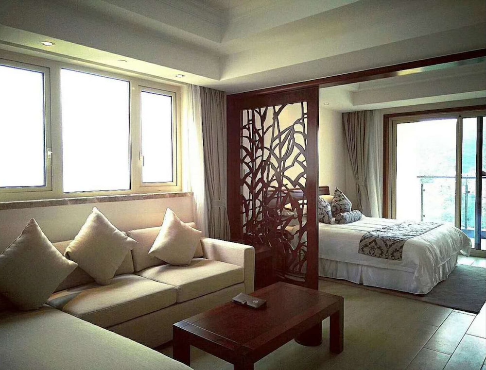 Deluxe Mountain and Sea View Room photo 2