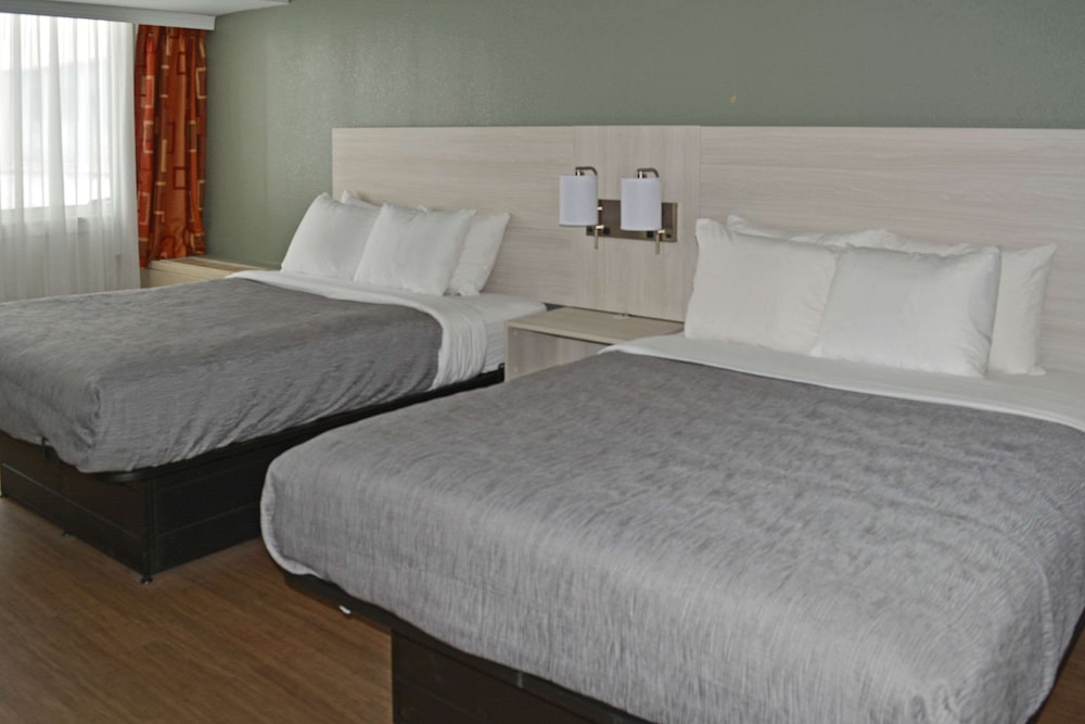 Room, 2 Queen Beds, Non Smoking photo 2