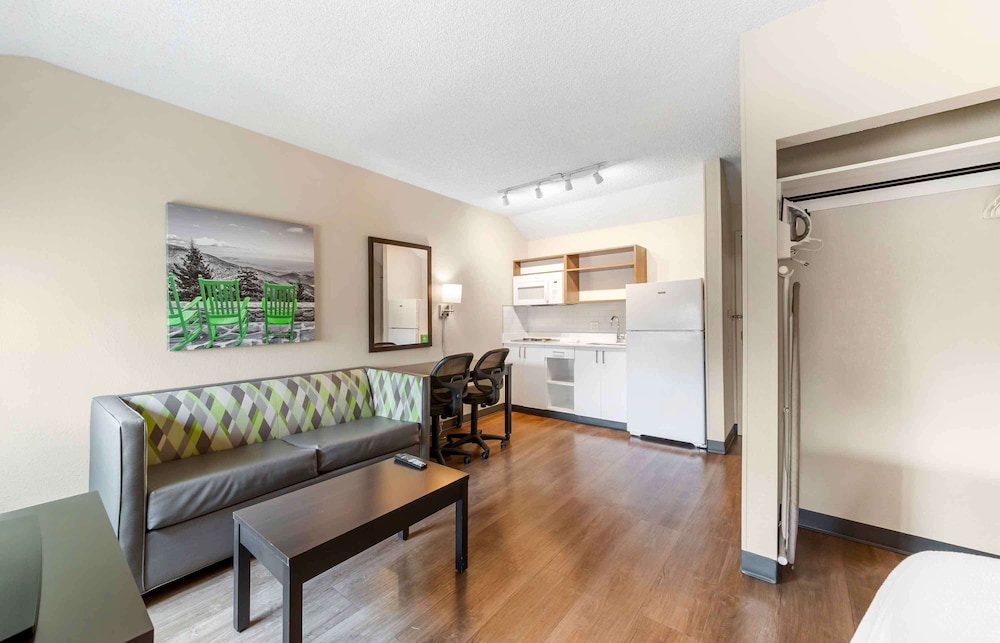 Superior Studio, 2 Double Beds, Accessible, Non Smoking photo 3