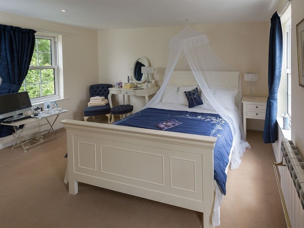 Romantic Double Room, Ensuite (Wisteria) photo 1
