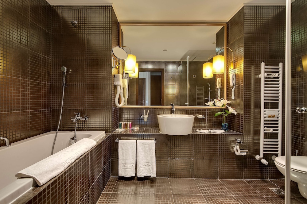 Deluxe Room, Pool View (2 Adults + 2 Children)