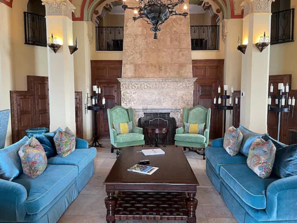 Presidential Suite (1 King and 1 Queen bed)