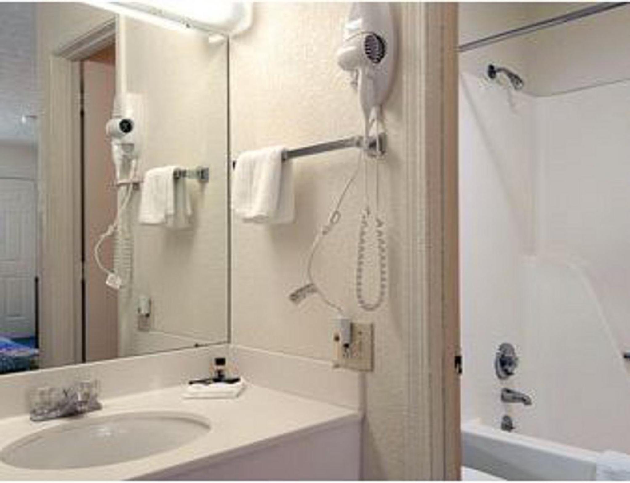 Deluxe King Suite photo 2