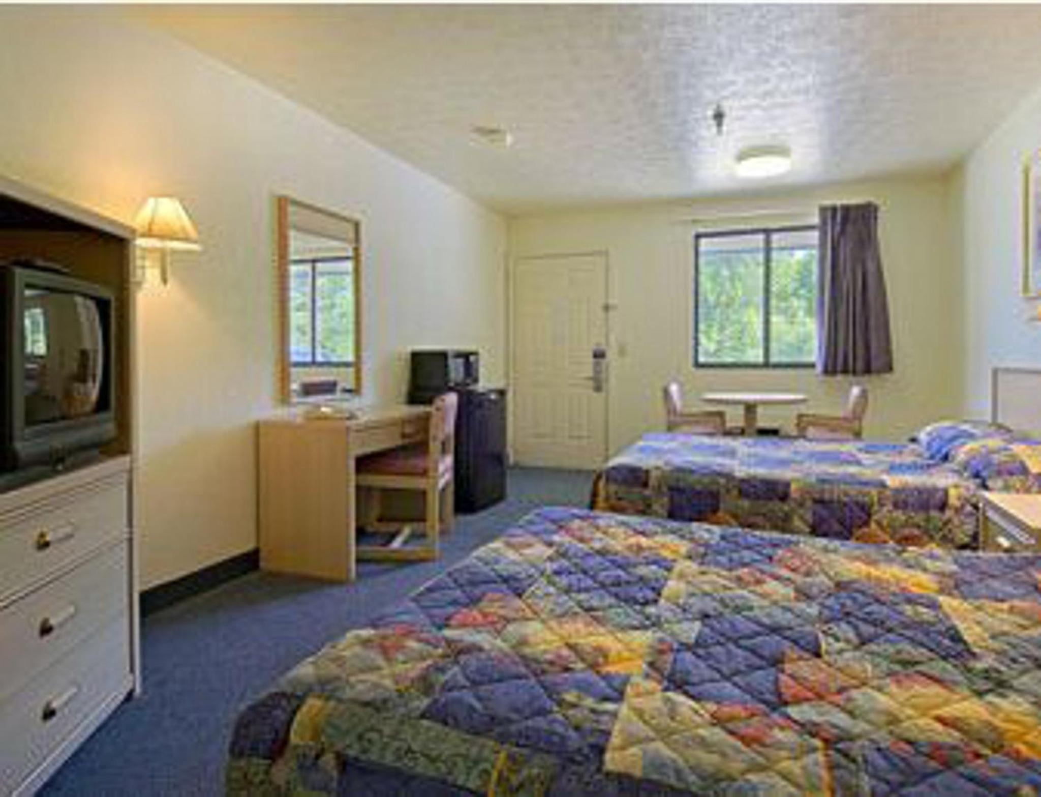 Deluxe Double Room With Two Double Beds - Disability Access - Non-Smoking photo 1
