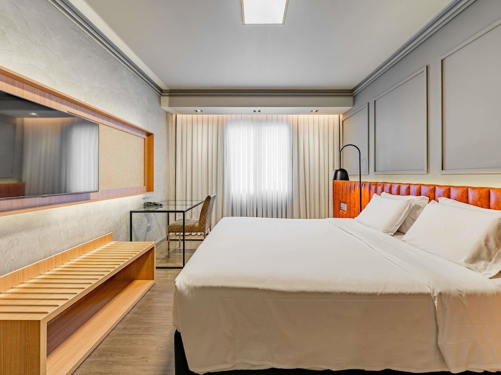 Premium Room, 1 Queen Bed (Luxury) - Photo 1