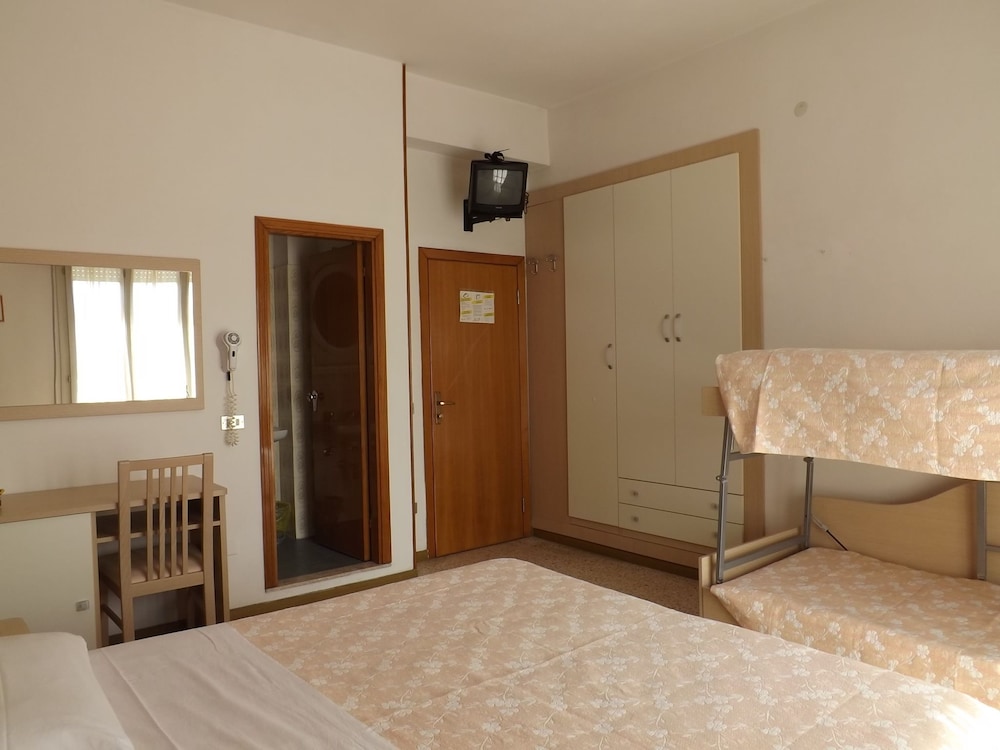 Standard Double Room photo 3