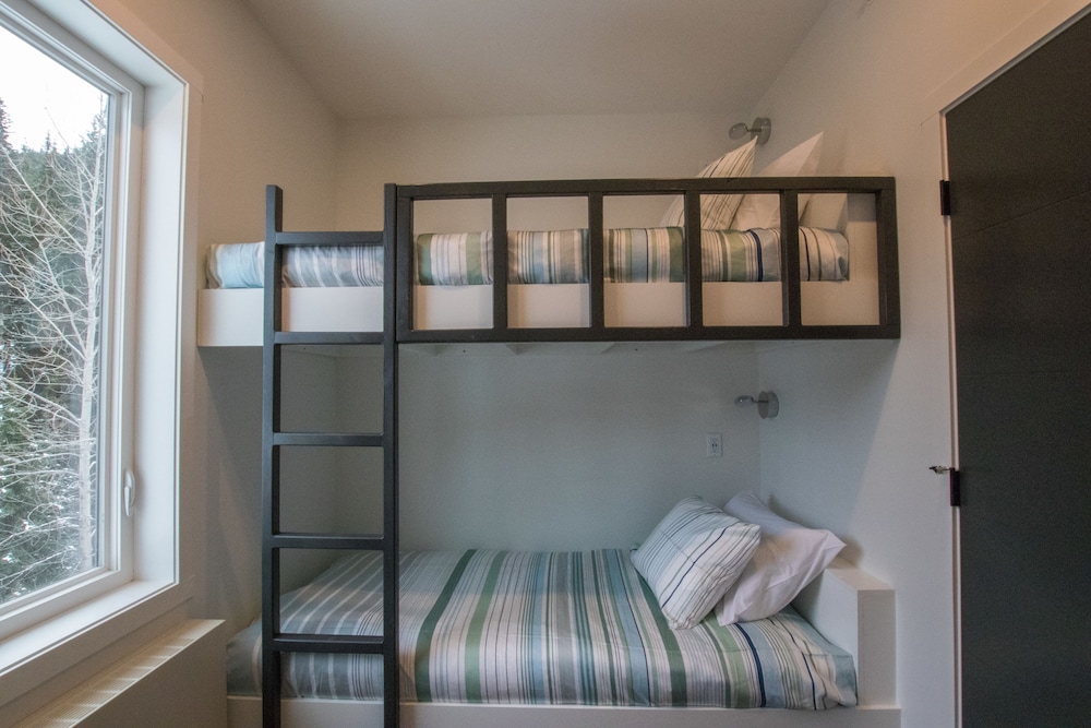 Room, 2 Bedrooms, Kitchenette photo 3