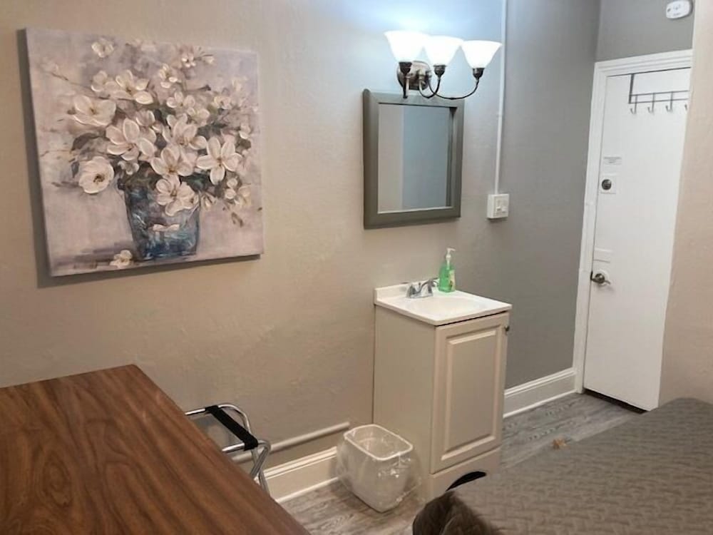 Classic Double Room, Shared Bathroom (Room 5) photo 3