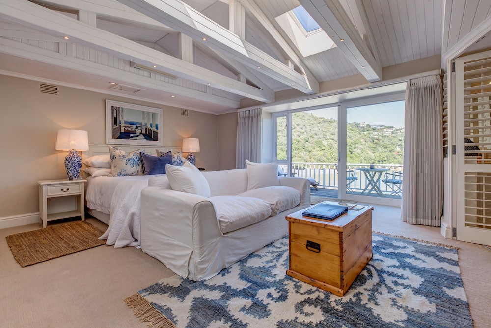 Luxury Suite, 1 King Bed, Balcony, Lagoon View