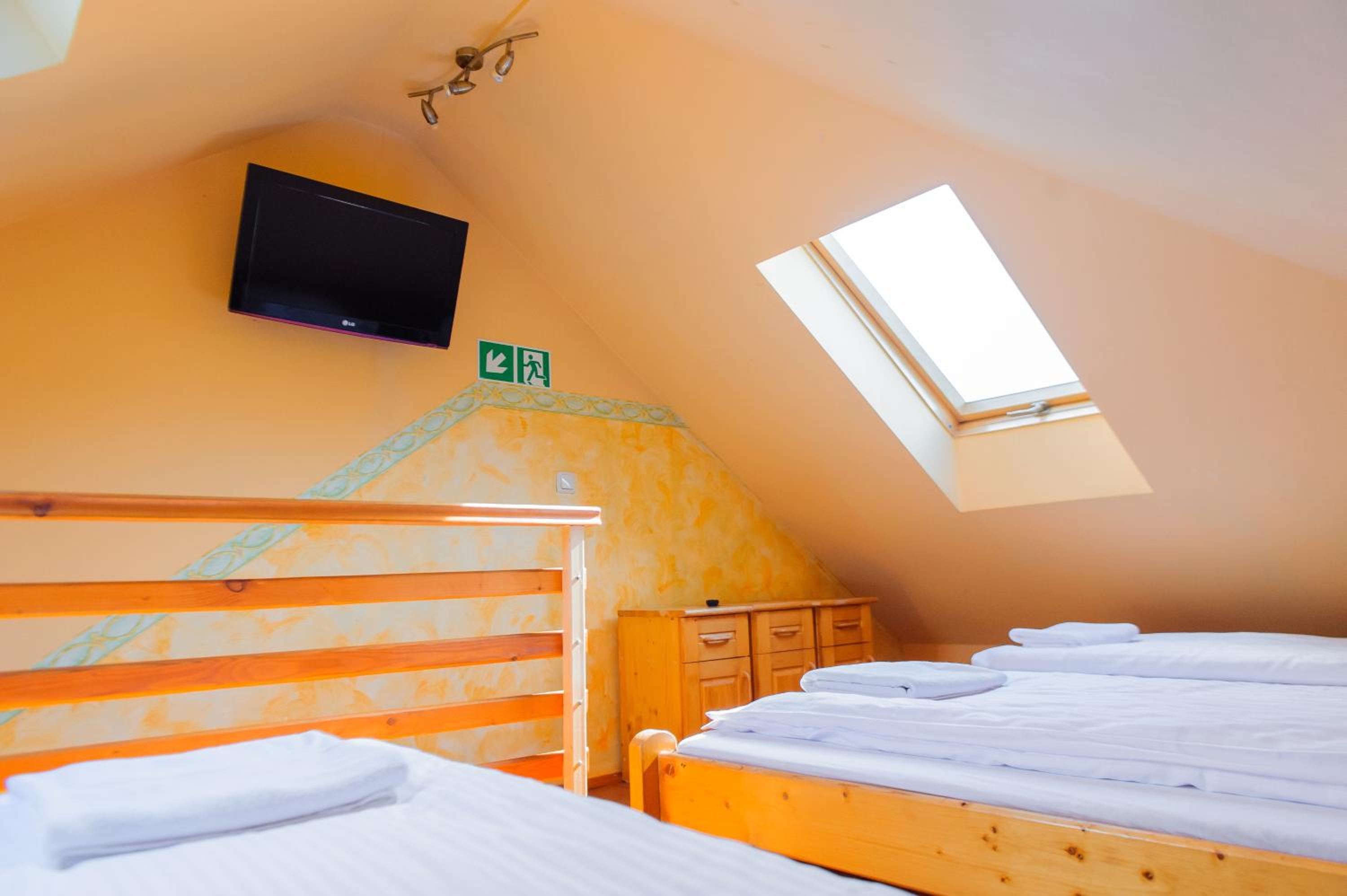 Chalet (4 Adults)