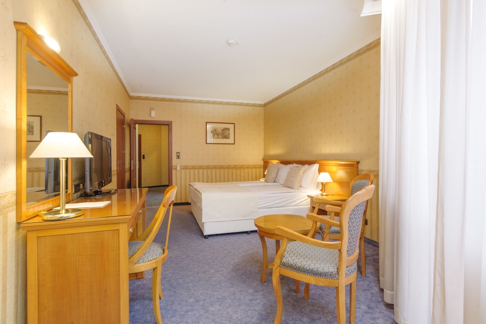 Standard Double or Twin Room - Photo 5