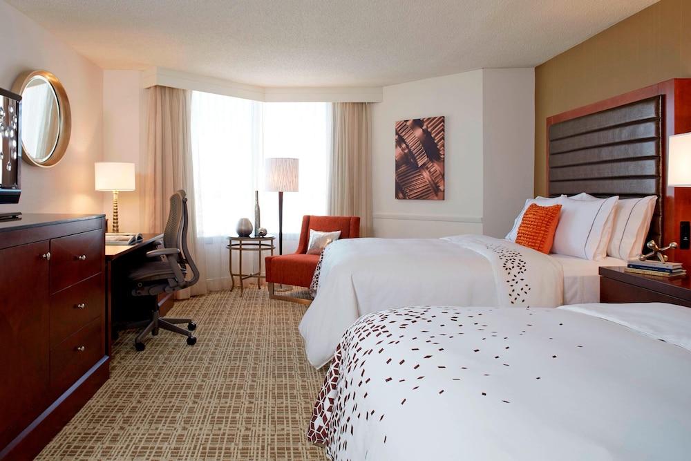 Room, 2 Queen Beds (Mobility/Hearing Accessible, Tub) - Photo 1