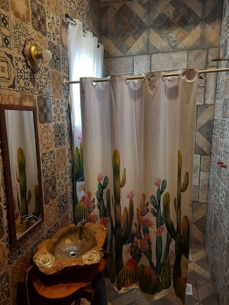 Suite - Photo 11