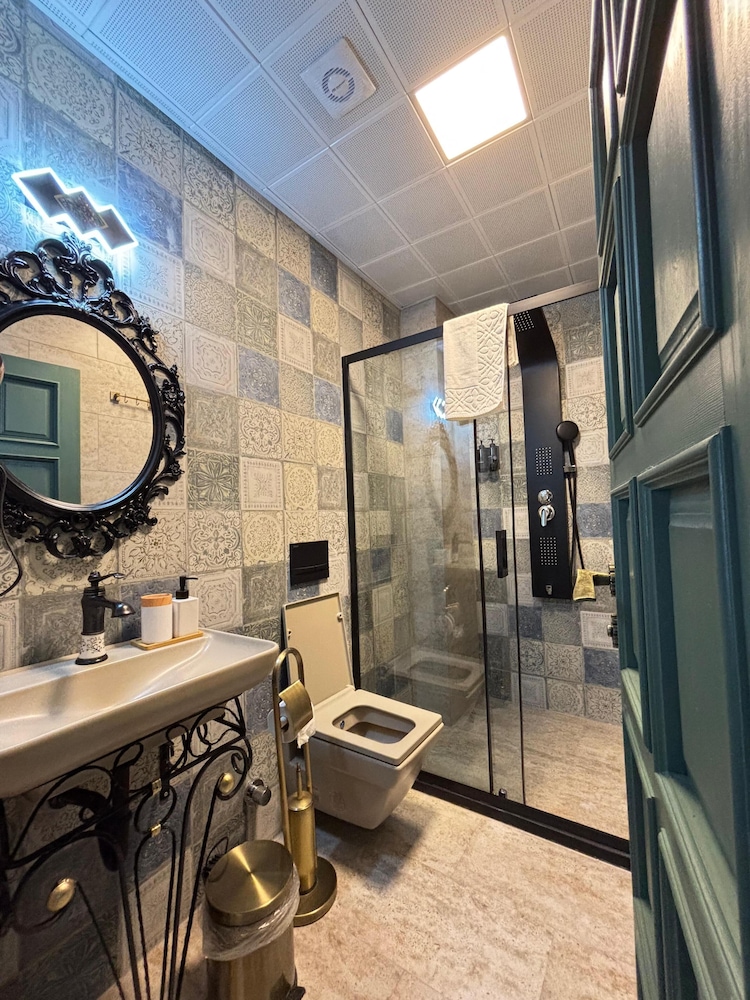 Deluxe Triple Room, Courtyard View photo 1