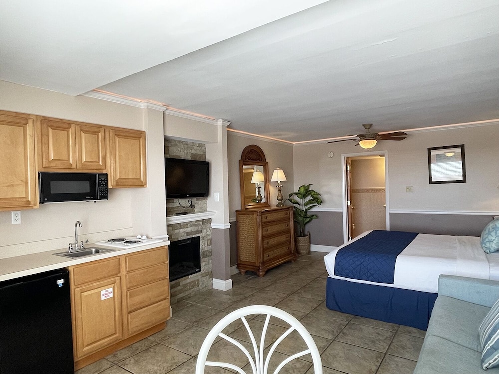 Deluxe Room, 1 King Bed with Sofa bed, Jetted Tub (INDIES) photo 1