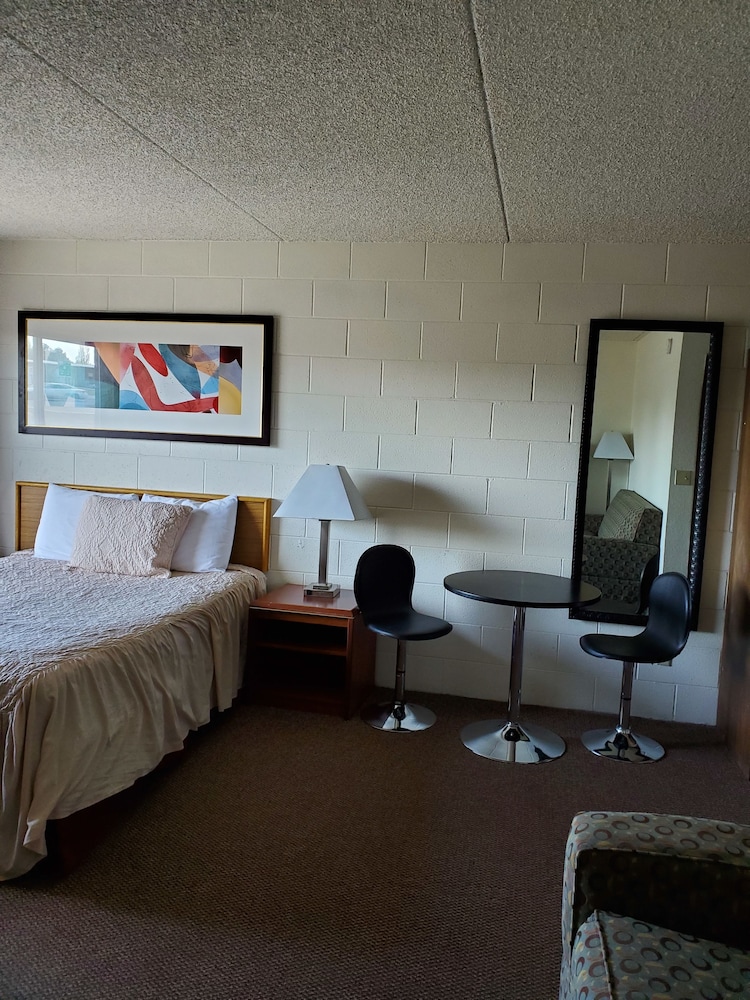 Room, 1 Queen Bed, Kitchenette photo 2