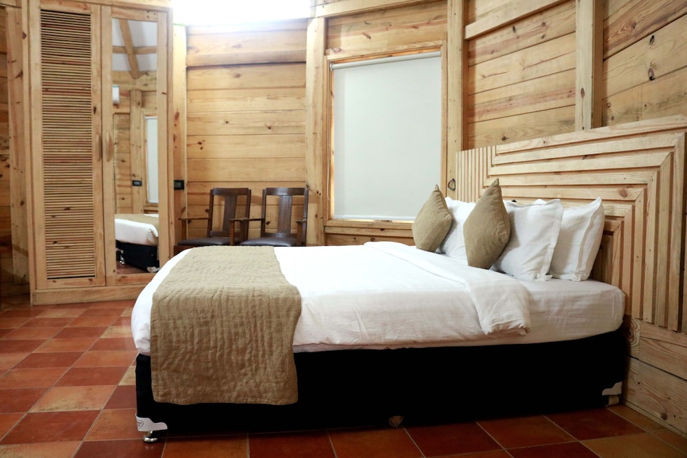 Cottage Room - Photo 10