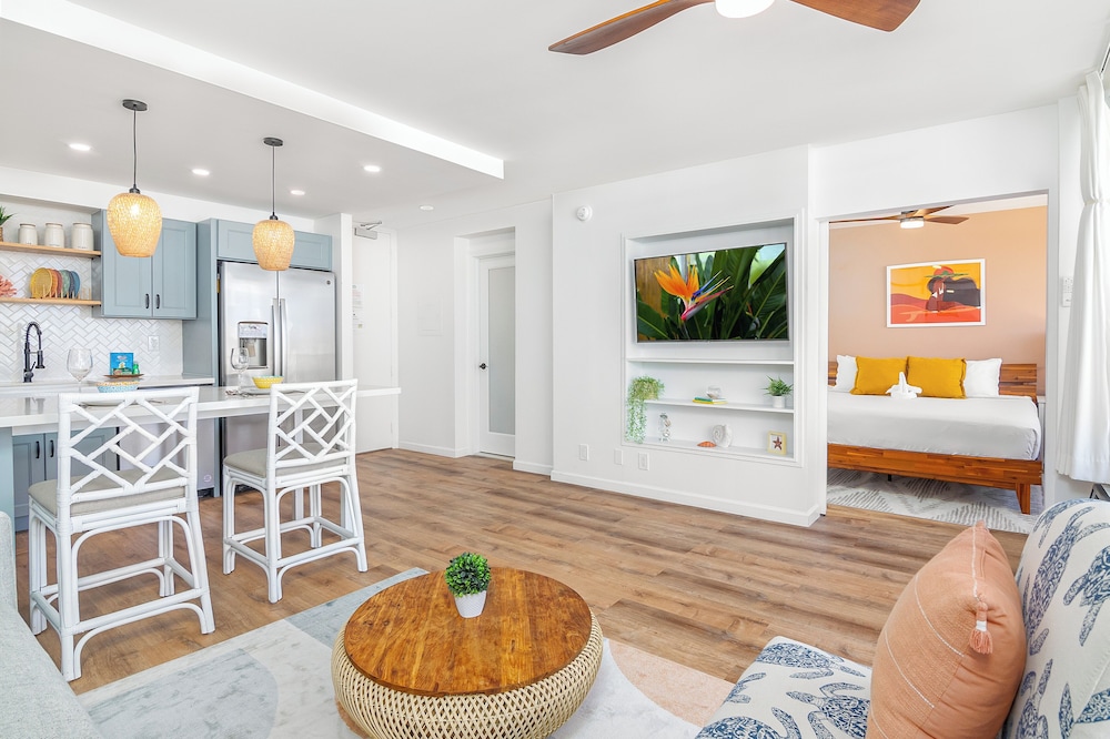 Premium Remodeled Condo with Ocean View and Parking: Condo, 1 Bedroom, Ocean View (0120) photo