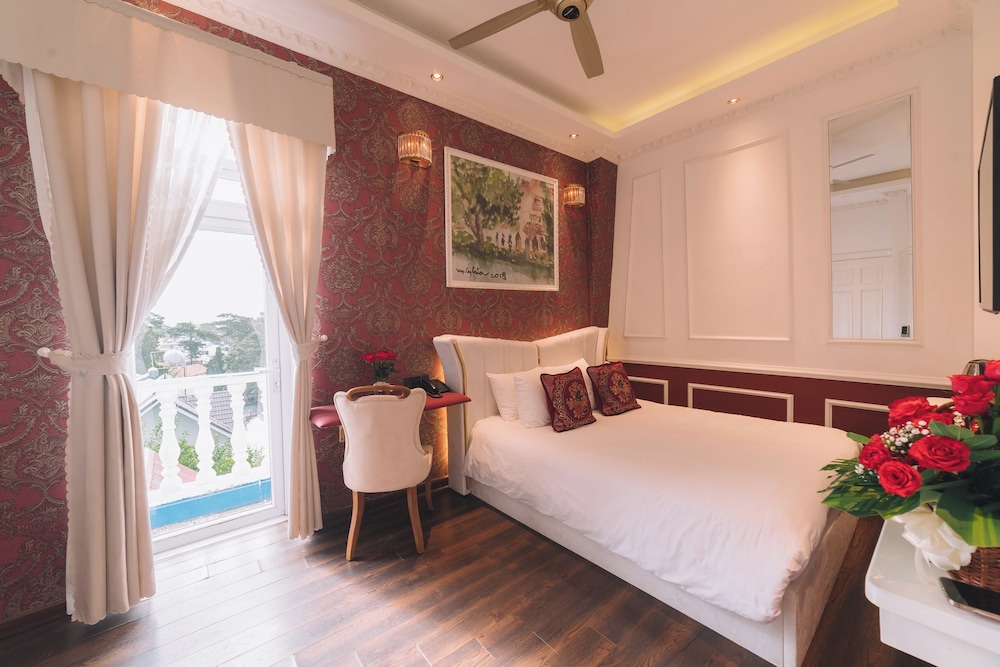 Premier Double Room, Balcony - Photo 9