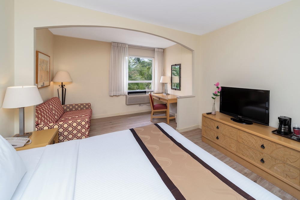 Standard Room, 1 King Bed, Non Smoking - Photo 30