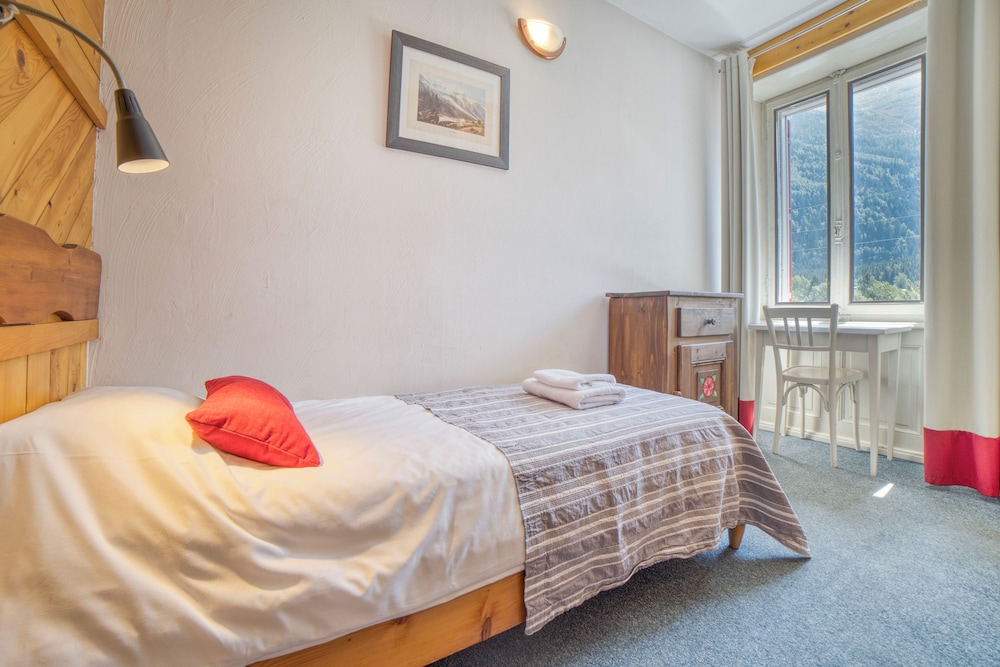 Standard Single Room, 1 Twin Bed, Non Smoking, Mountain View - Photo 1