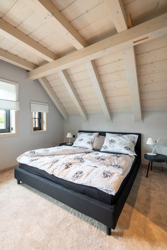 Villa photo 3