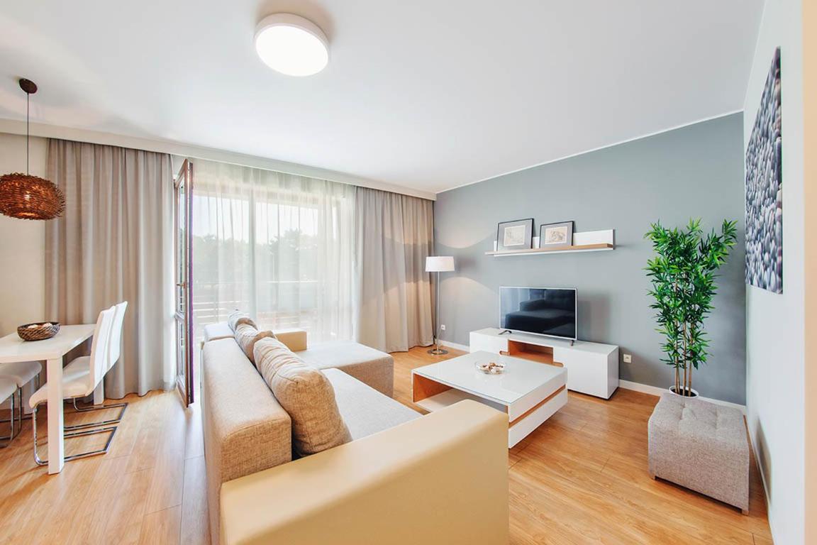One-Bedroom Apartment with Parking photo 1