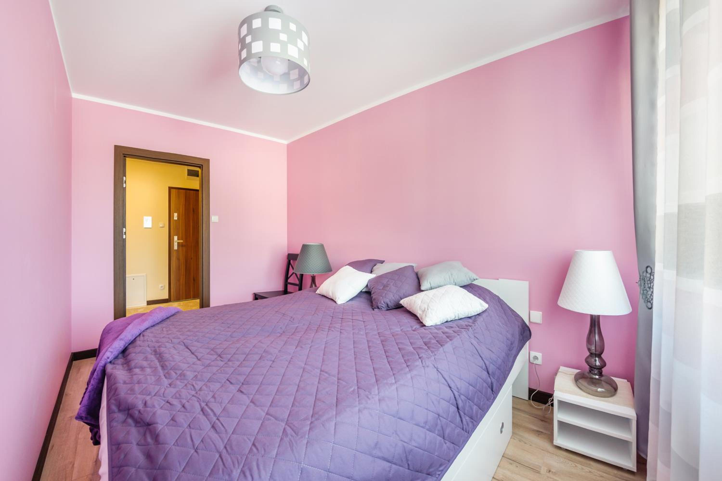 One-Bedroom Apartment with Parking photo 3