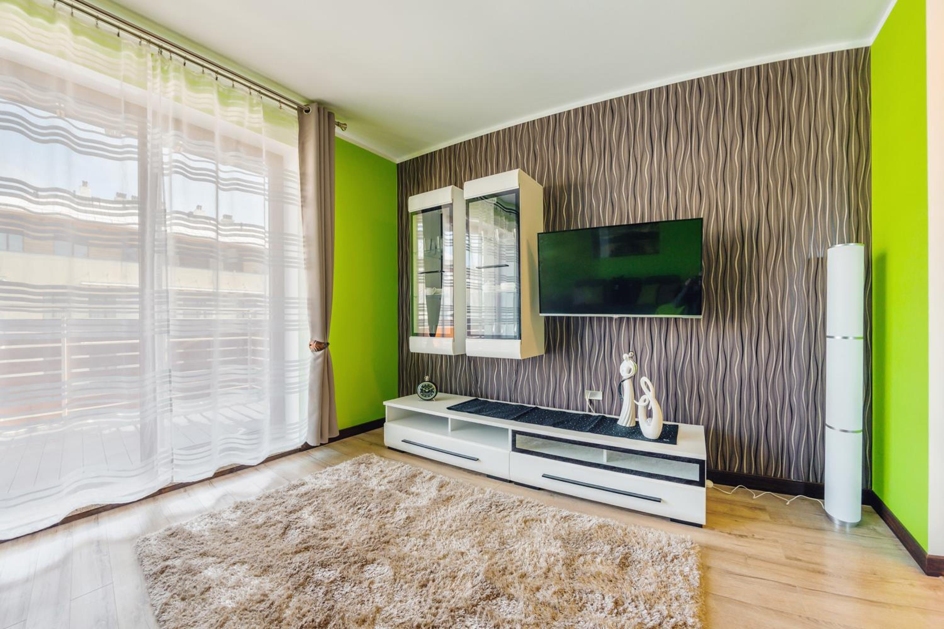 One-Bedroom Apartment with Parking photo 2