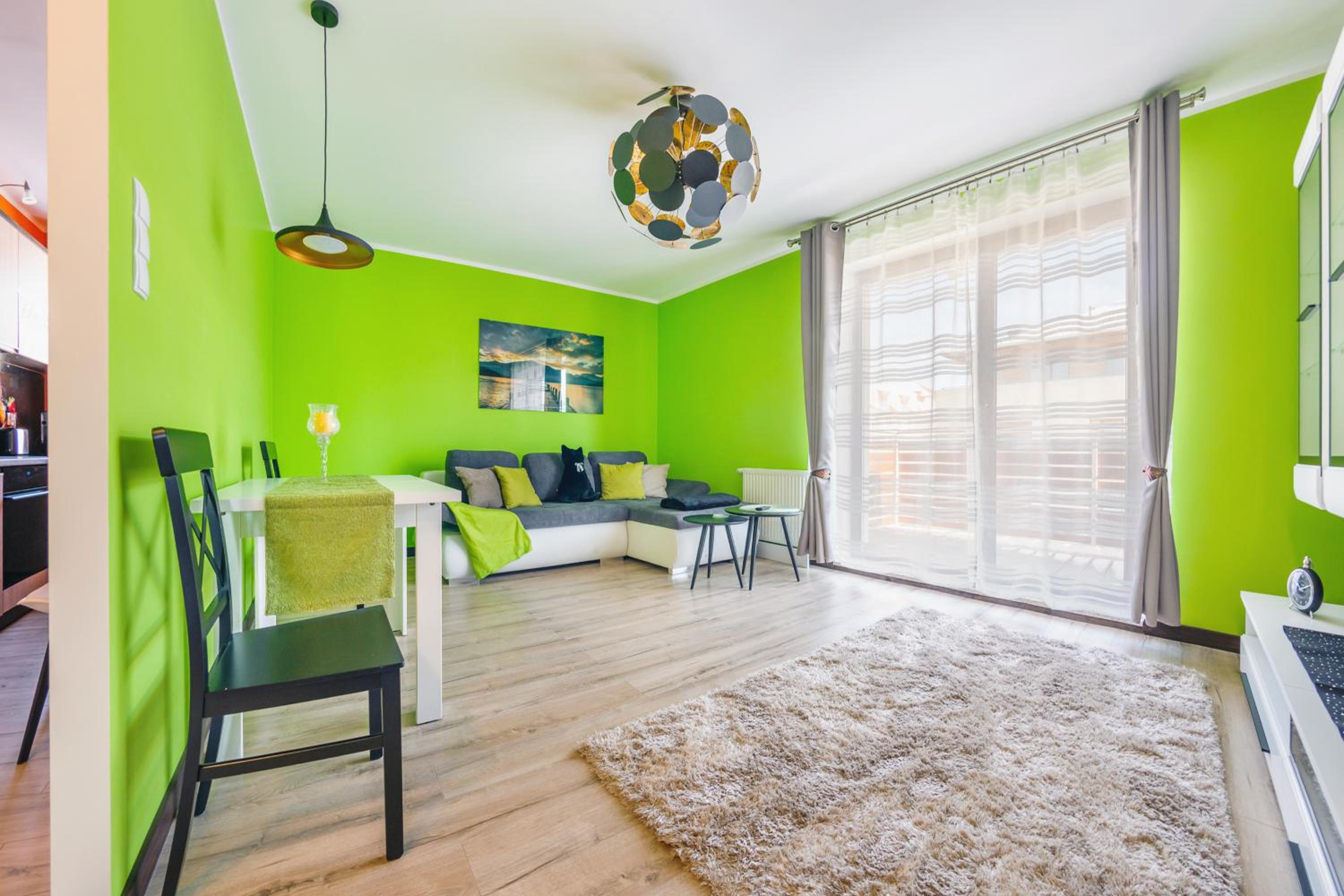 One-Bedroom Apartment with Parking photo 1