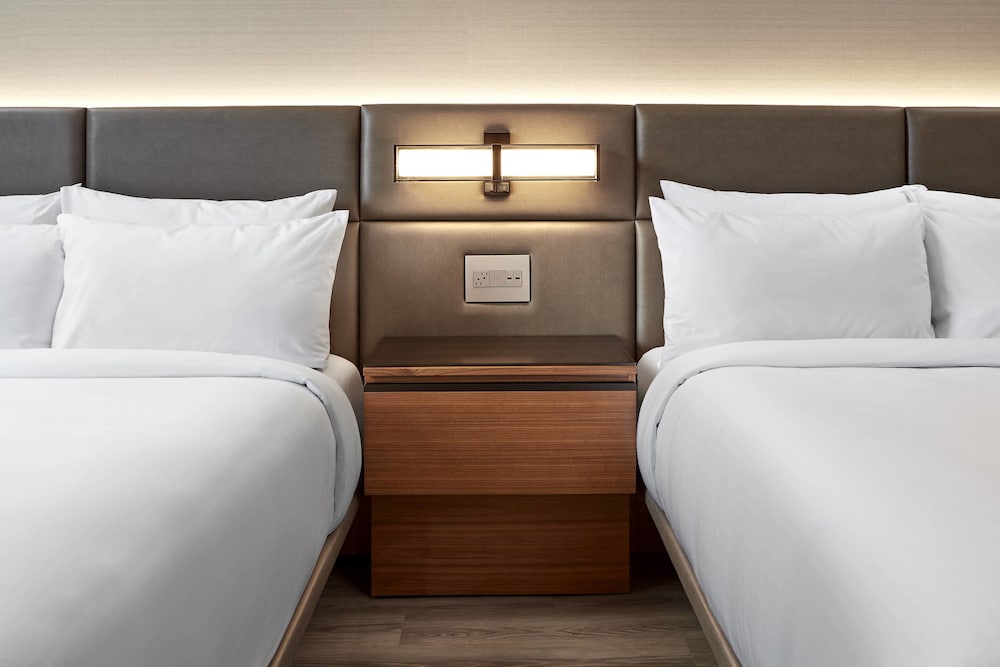 Deluxe Room, 2 Queen Beds, Mountain View photo 2