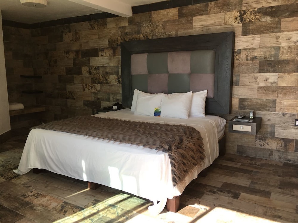 Junior Suite, 1 King Bed photo 3