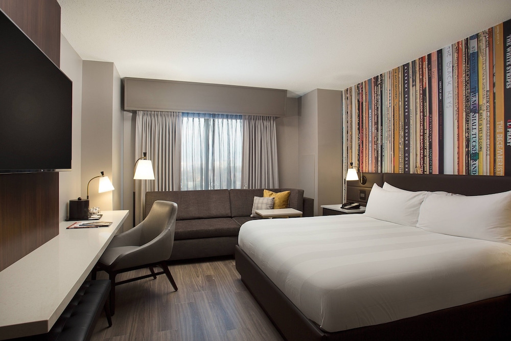 Club Room, 1 King Bed (Hearing Accessible) - Photo 4