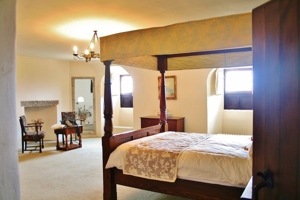 Double Room (4Poster) photo 1