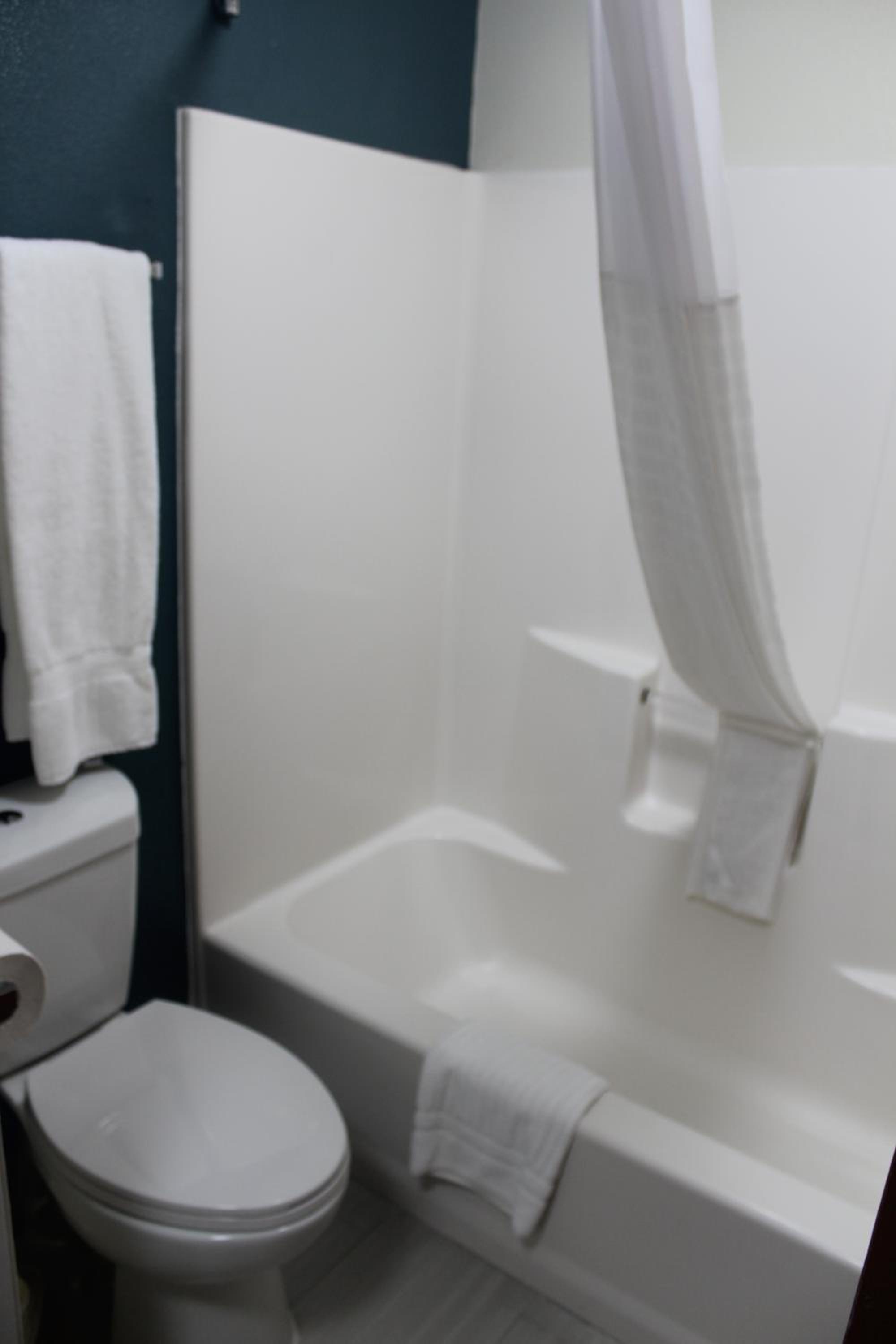 One Room Suite with Sofa - Non Smoking - Photo 4