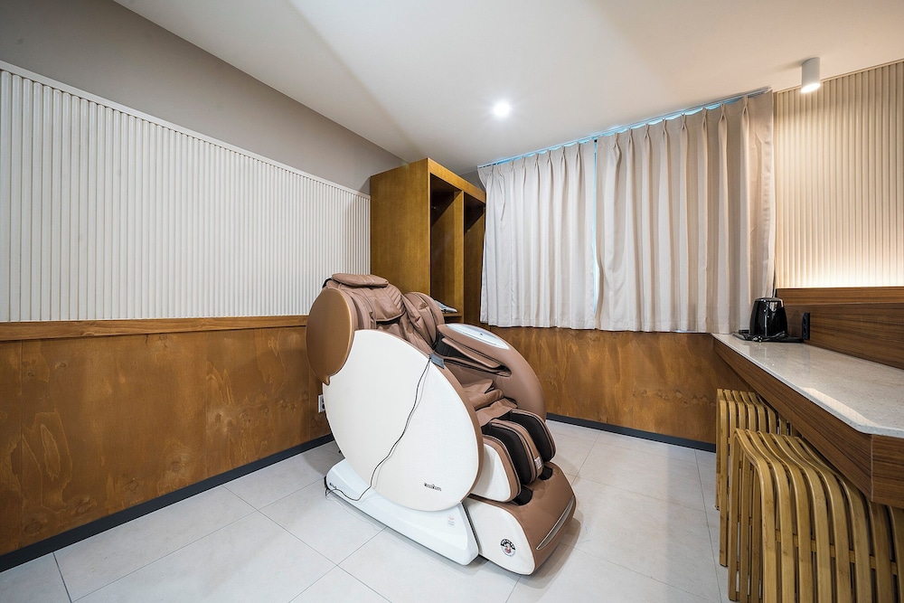 Premium Room - Photo 23