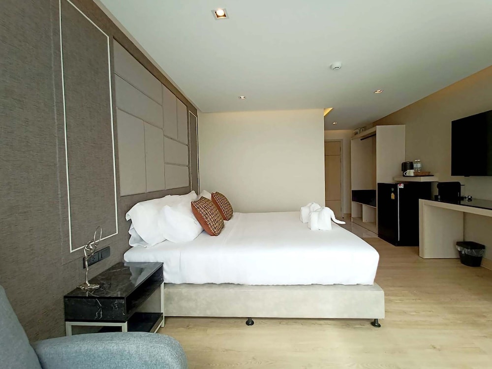 Standard King Room photo 1