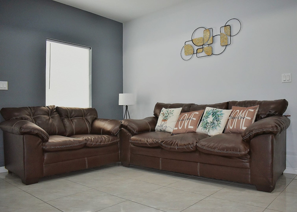 Apartment photo 2