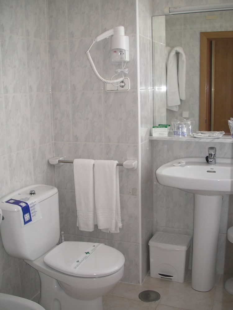 Triple Room (2 adults + 1 child) photo 3