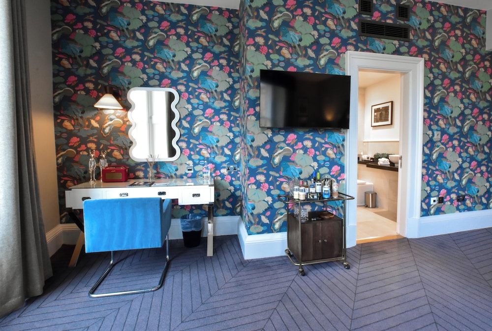 Executive Double Room thumbnail 5