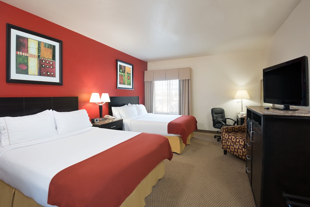 Standard Room, 2 Queen Beds - Photo 4