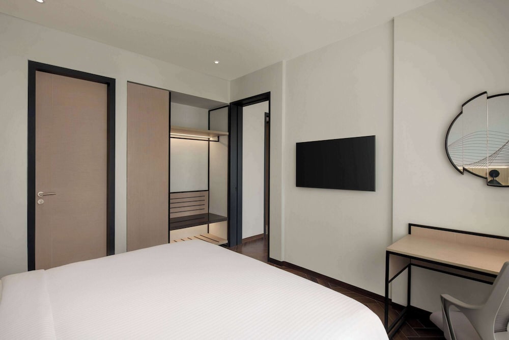 Suite, 1 King Bed, Non Smoking - Photo 2