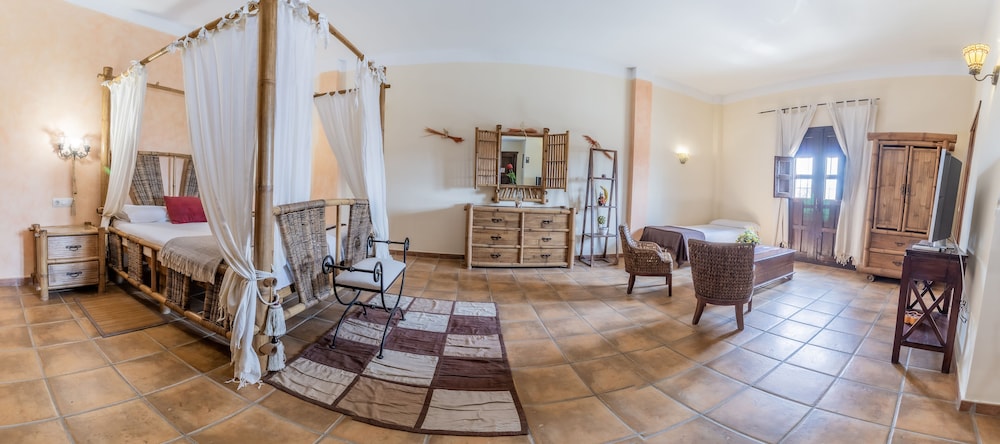 Deluxe Studio Suite - Photo 5