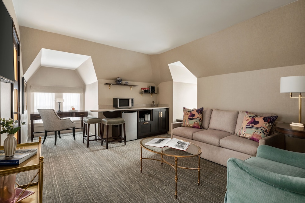 Suite - Photo 10