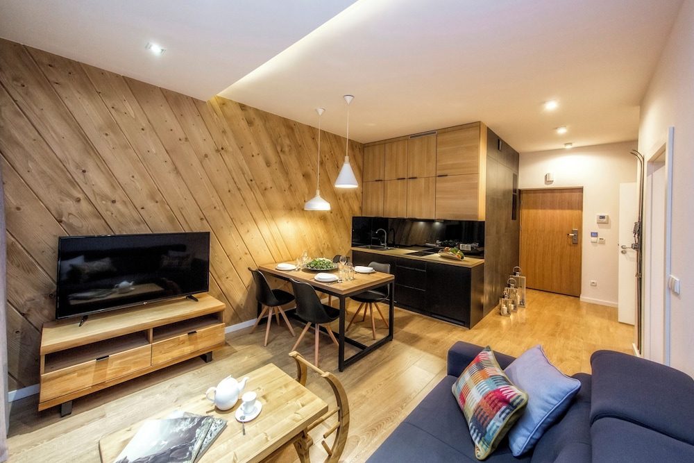 Deluxe Apartment (108 with SPA, Pool access)