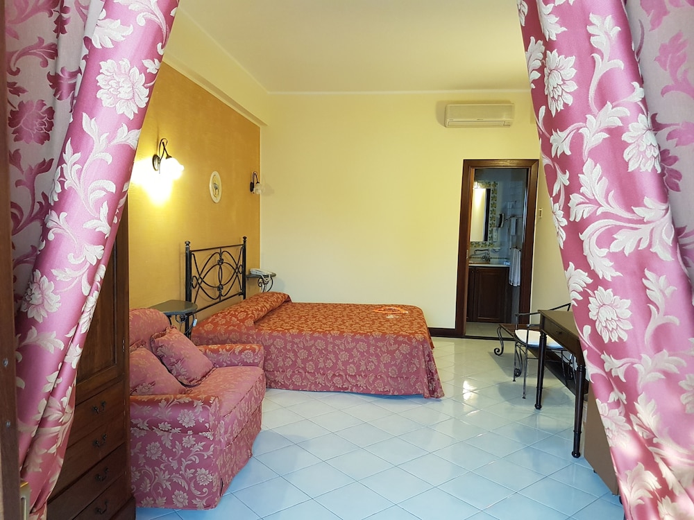 Deluxe Triple Room - Photo 4