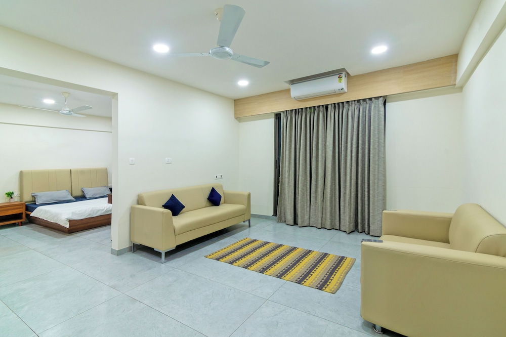 Suite, Hill View