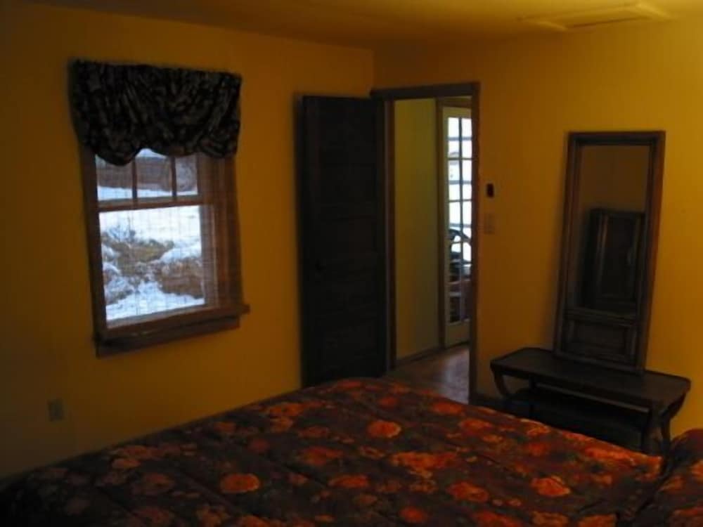 Hemlock Cottage, 1 Queen Bed, Futon photo 3